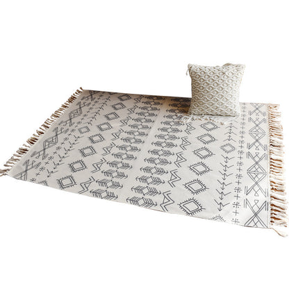 Nordic cotton and linen rug with fringe