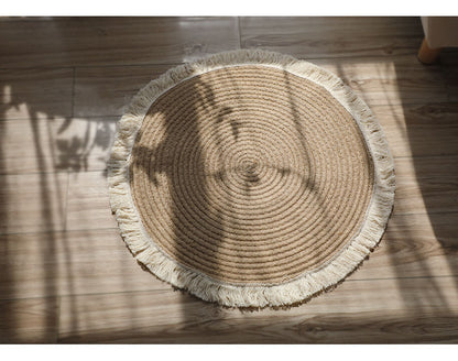 Round jute rug with white fringes