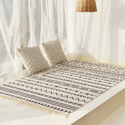 Nordic cotton and linen rug with fringe